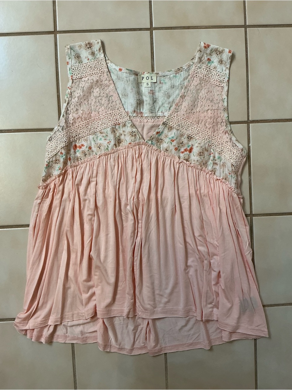 POL Clothing  Floral V-Neck Sleeveless Top W/ Lace Detail Sz S NWOT!
